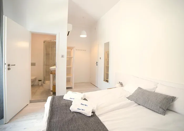 Проживание в семье Point